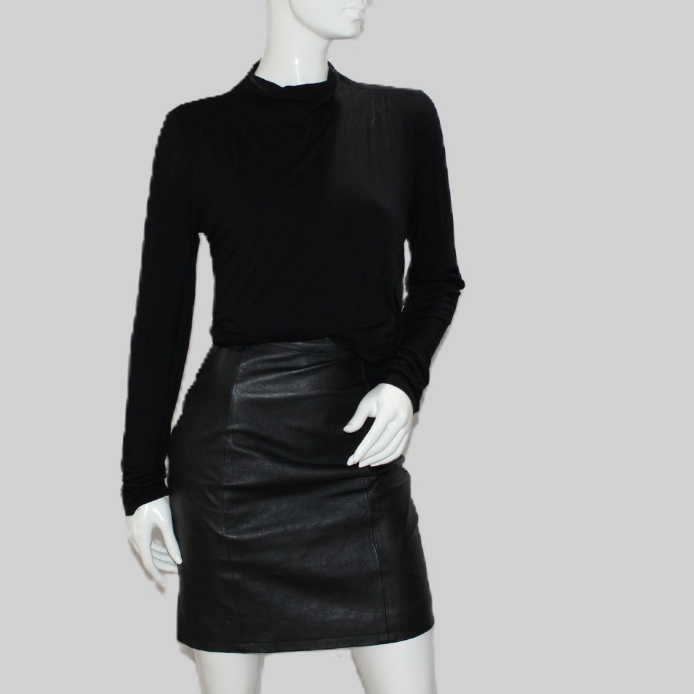 GLOBAL IDENTITY Black Leather Mini Skirt Size 5/6 Classic 90's silhouette‎